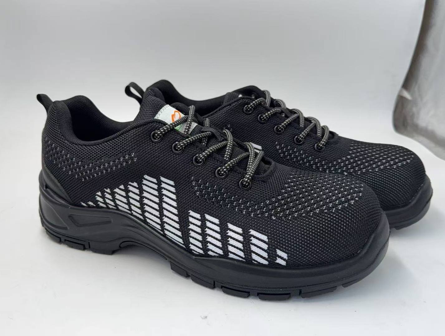 Rain and mud knee-high steel-toe rubber boot